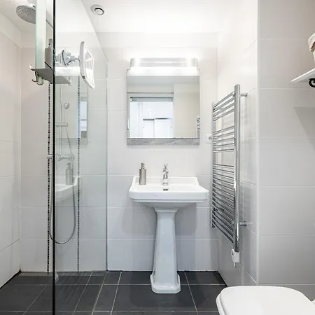 St Laurent - Au Calme Avec Terrasse Ментона