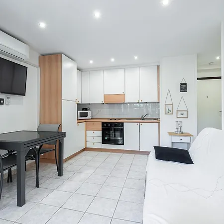 Apartment St Laurent - Au Calme Avec Terrasse Menton